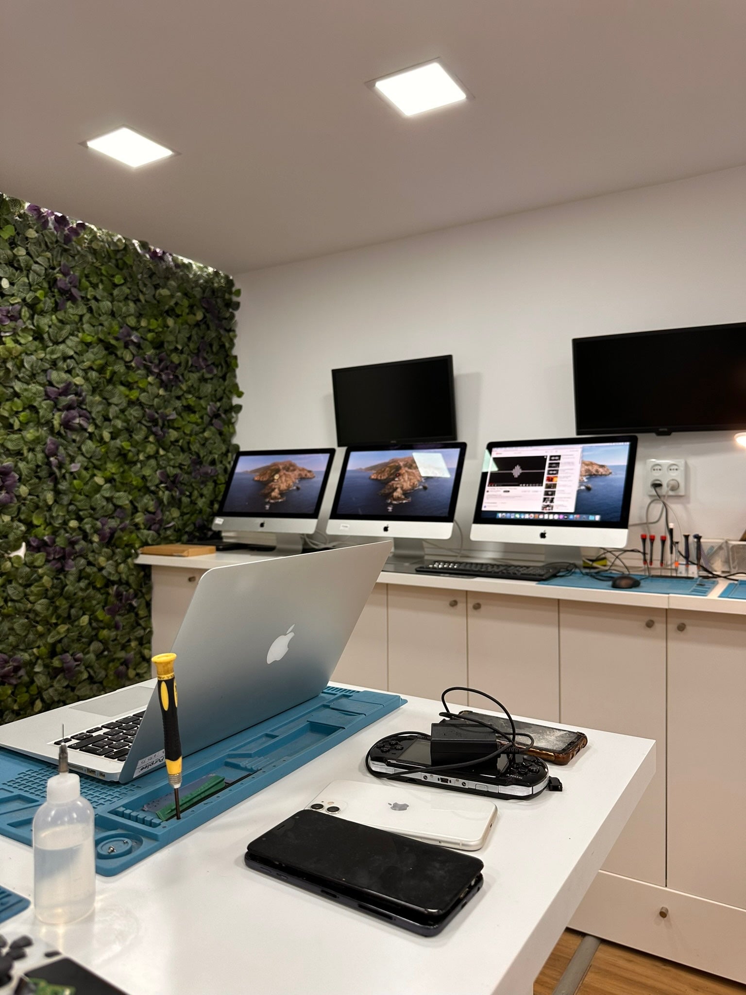 Reparação de computadores e portáteis: assistência Purplee perto de si